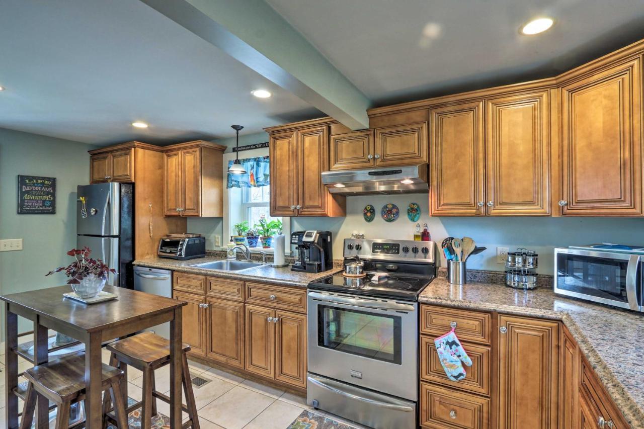 Remodeled Farmhouse In Waterford Near 2 Beaches! Ngoại thất bức ảnh